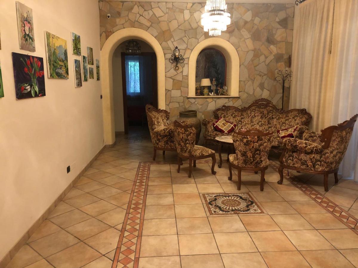 Marinette Bed & Breakfast Barcellona-Pozzo di Gotto Bagian luar foto